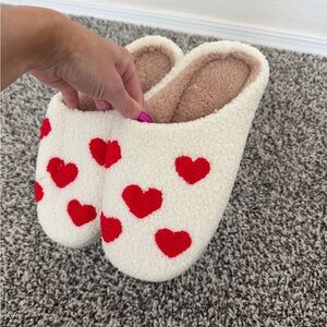 NWOT red heart slippers